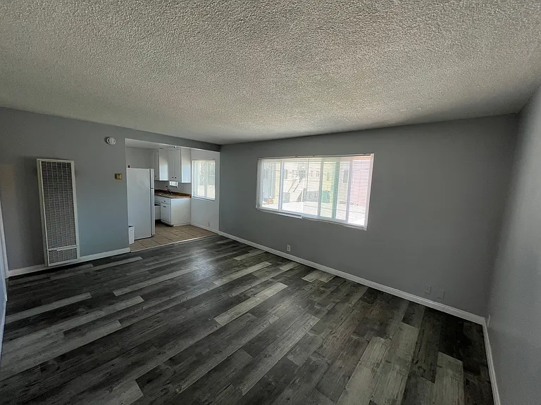 1420 Walnut Ave #8 — Photo 1