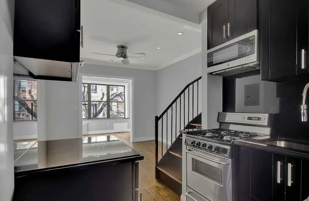 Building Photo - 240 E 26th St #5B