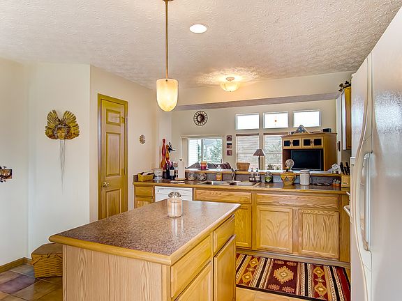 5th image of 333 Moss Ct