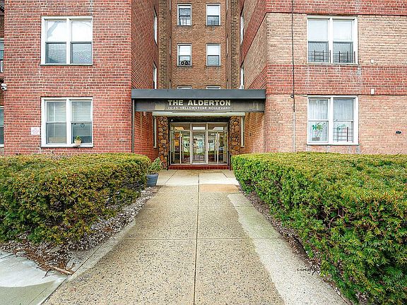 2nd image of 7445 Yellowstone Blvd