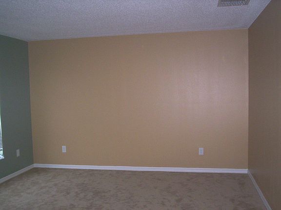 2nd image of 512 Eagle Ct