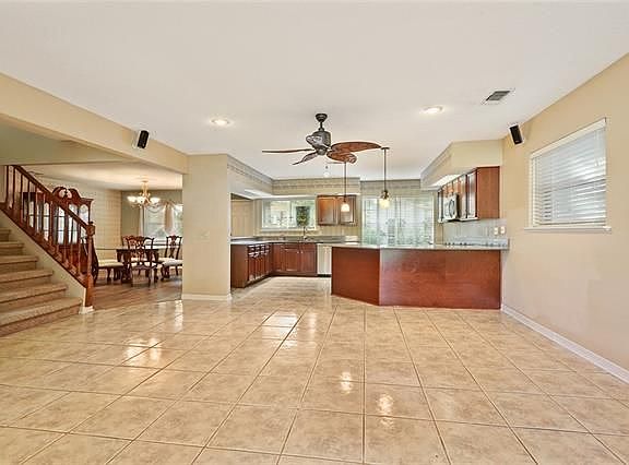 4th image of 533 Lynnmeade Dr