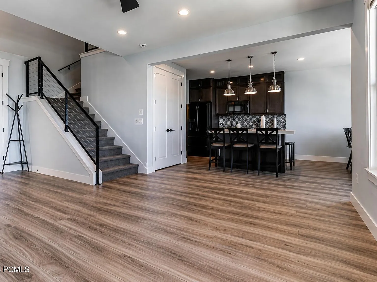 4 bed, 3.5 bath, 2388 sqft, $6,000 — Photo 3