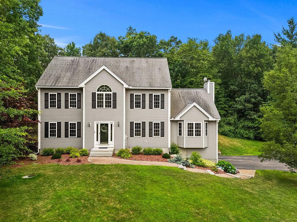 1st image of 32 Hobart Hill Road