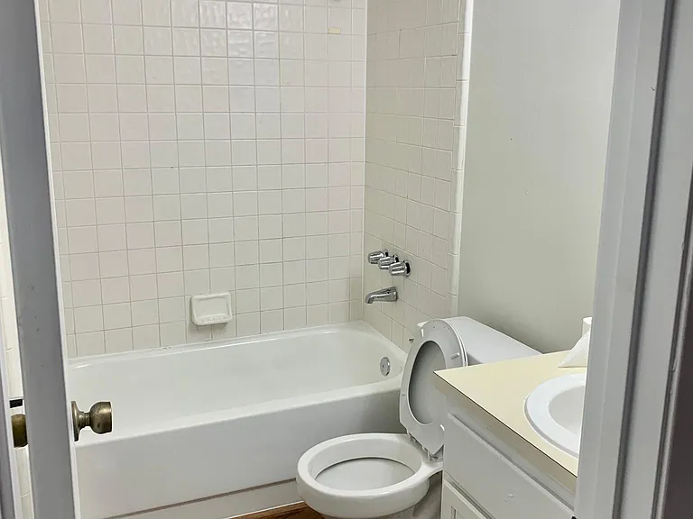 1ST FLOOR BATHROOM