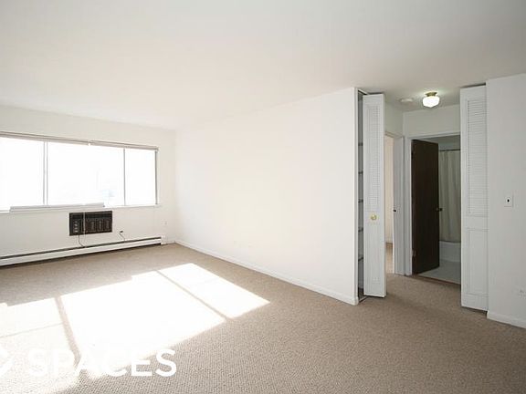 4th image of 444 W Barry Ave #444327A