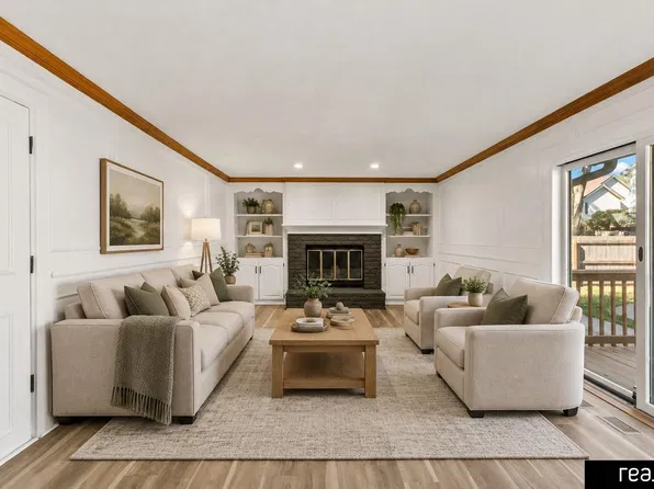 702 E Cary St, Papillion, NE 68046