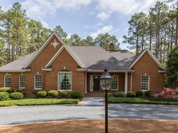 225 Lake Dornoch Dr, Pinehurst, NC 28374