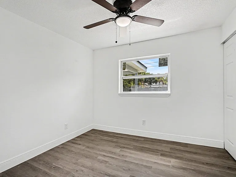 5240 Sutton Ave — Photo 13