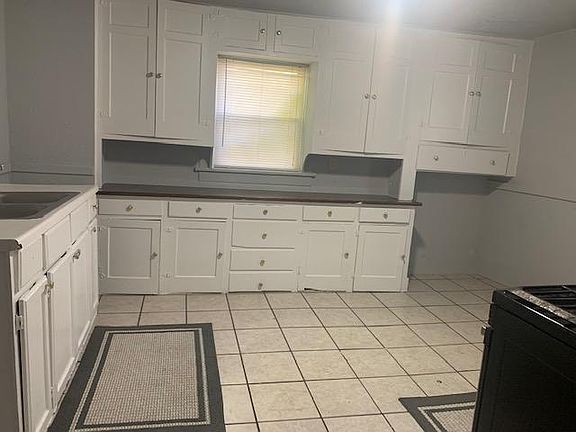 2nd image of 407 N Winnebago St