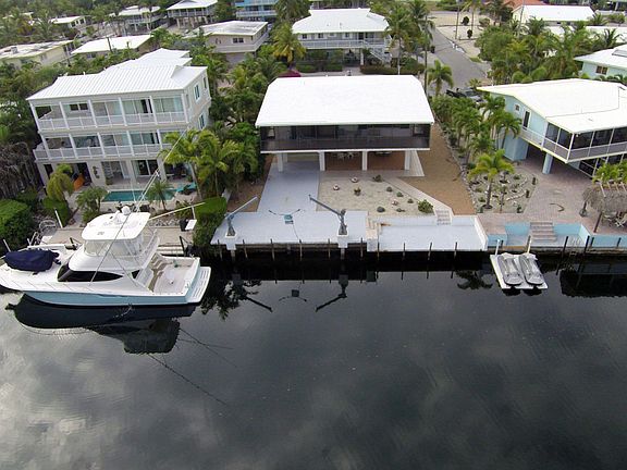 2nd image of 136 Harbor Ln