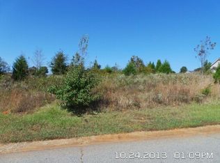 105 Red Globe Ln, Woodruff, SC 29388