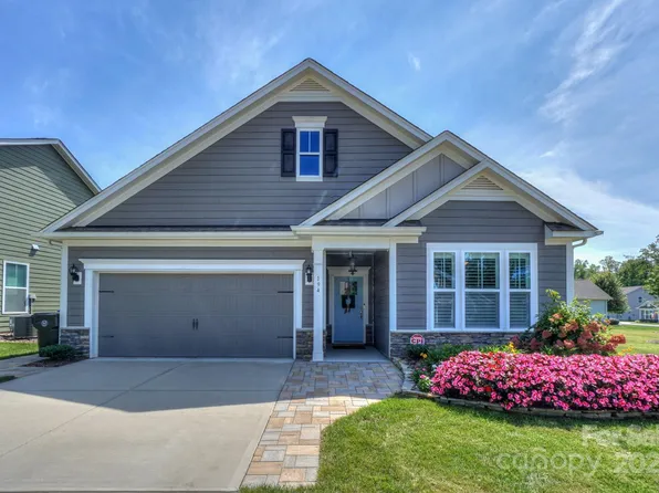 194 Hanks Bluff Dr, Mooresville, NC 28117
