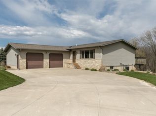 10702 212th Ave, Anamosa, IA 52205