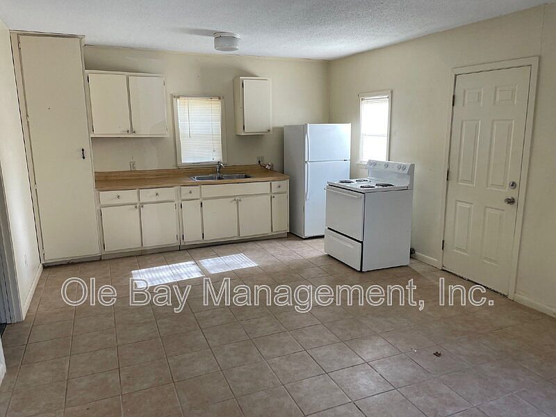 2nd image of 400B Hall Ave