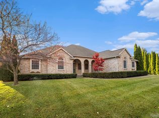 4382 Oak Tree Ct, Fenton, MI 48430