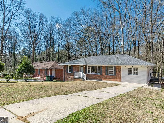 2nd image of 2773 Fairlane Dr SE