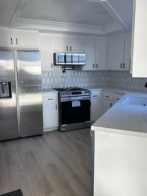 3 bed, 2.5 bath, 2200 sqft, $7,950 — Photo 3