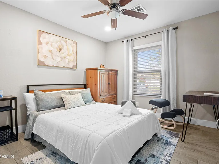 1211 W Palomino Dr — Photo 4