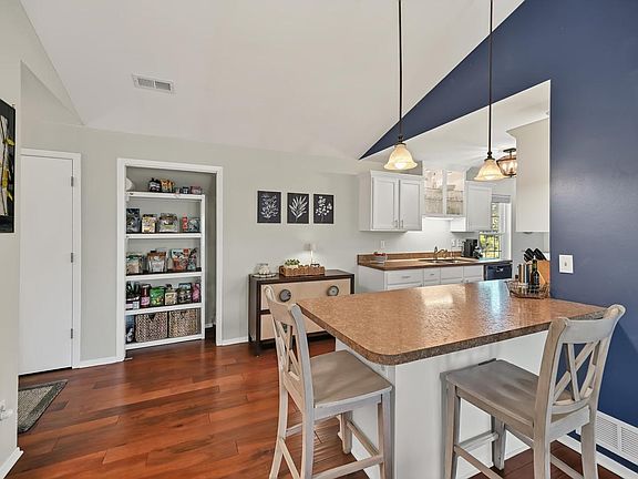 5th image of 509 Lake Bluff ROAD #B