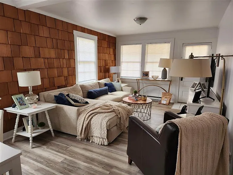 2505 Fentress Ave — Photo 2