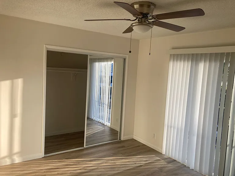 650 Linden Ave — Photo 61