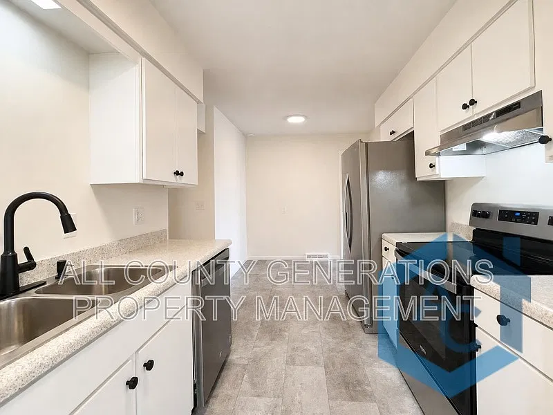 3 bed, 1.0 bath, $1,575 — Photo 2