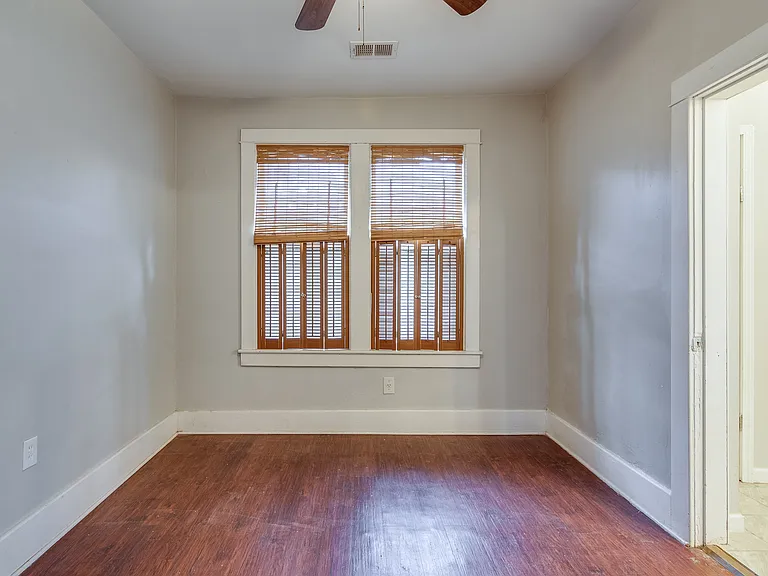 2293 Jackson Ave — Photo 11