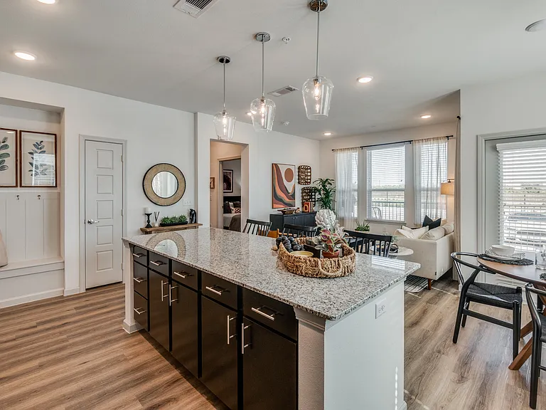 2201 Creekview — Photo 19