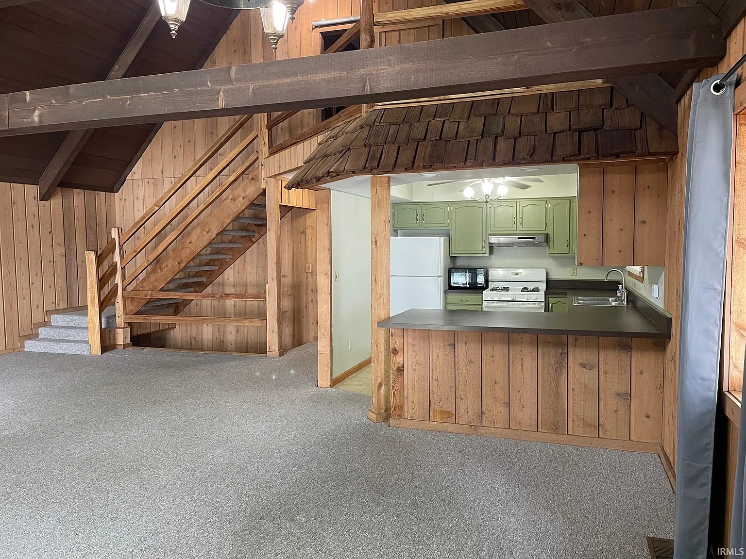 3 bed, 2.0 bath, 2576 sqft, $1,950 — Photo 4