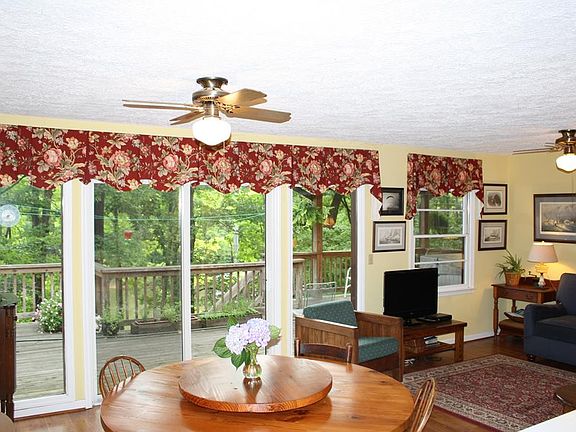 3rd image of 453 Glenora Dr