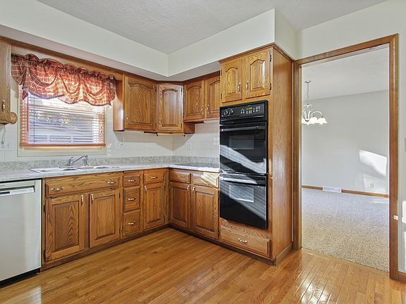 4th image of 2923 Capen Dr