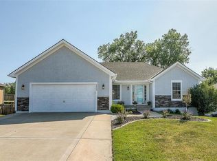 2205 Hidden Valley Dr, Tonganoxie, KS 66086