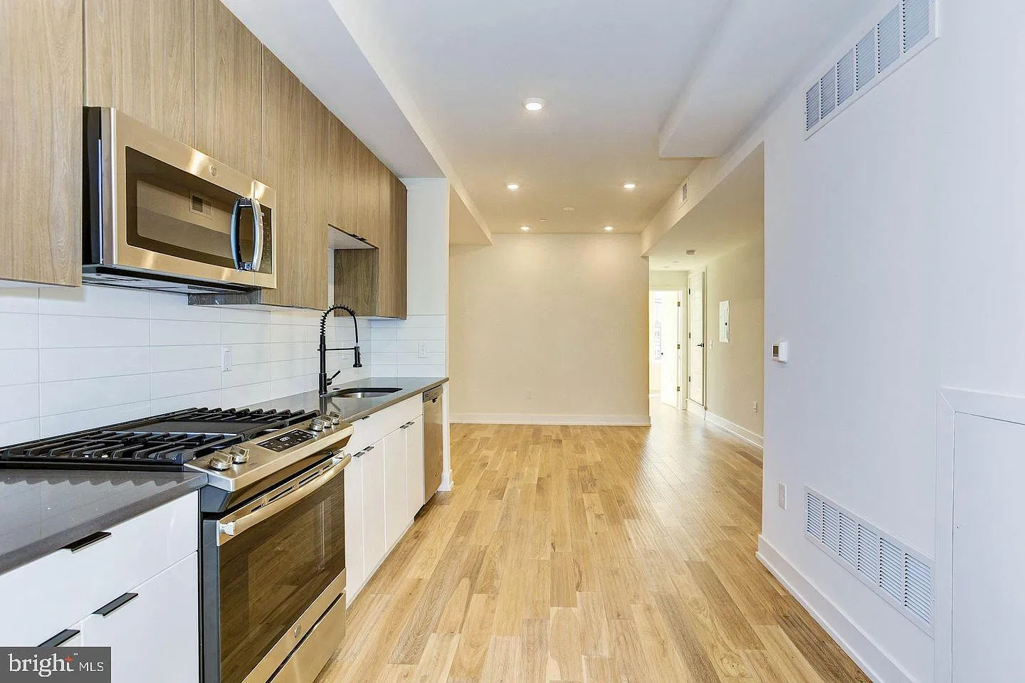 1 bed, 1.0 bath, 1000 sqft, $1,600 — Photo 4