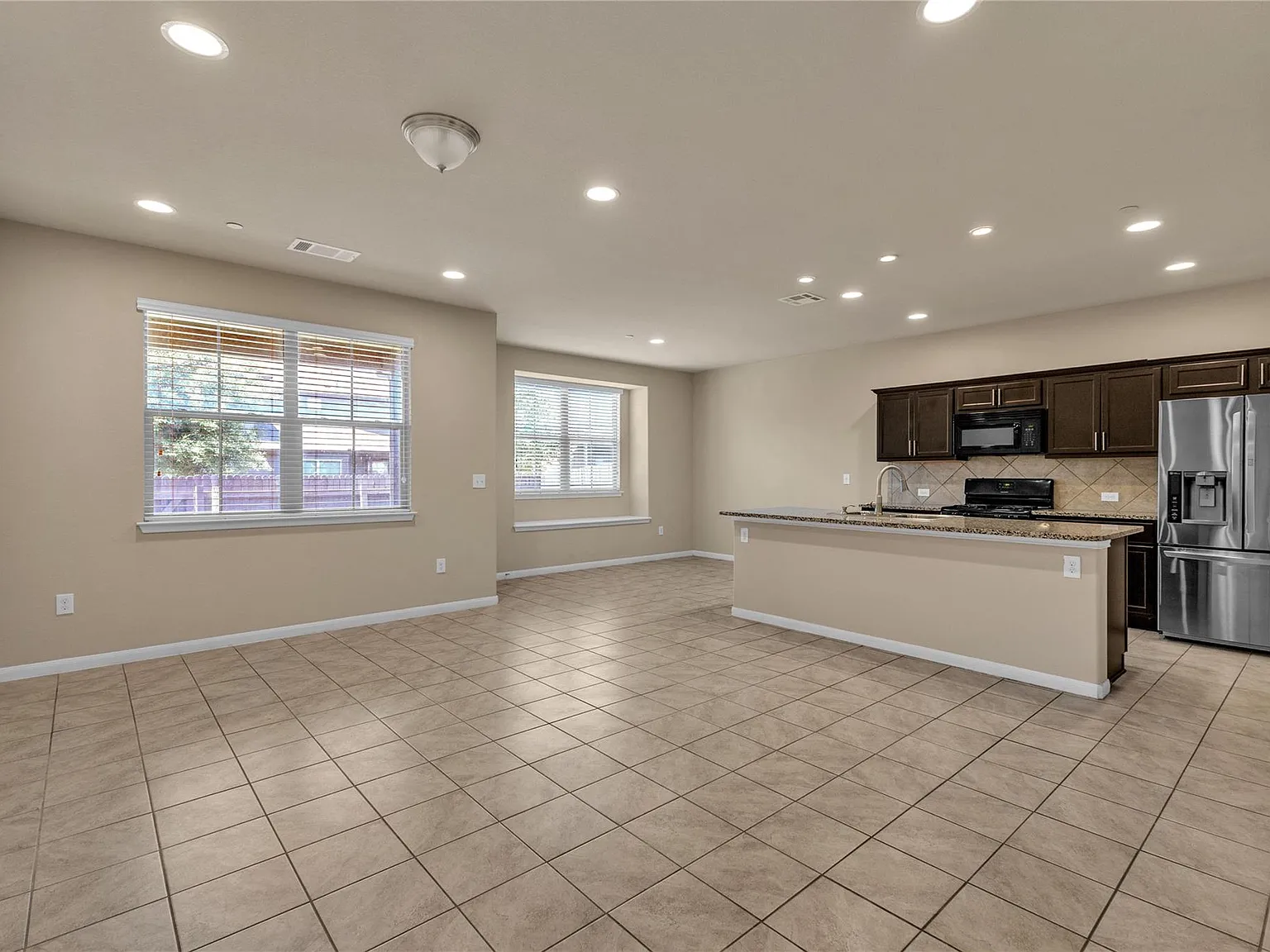 3 bed, 2.5 bath, 1825 sqft, $2,000 — Photo 4