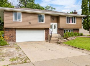 2735 Chisholm Ave, North Saint Paul, MN 55109