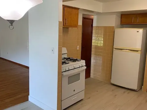 4558 Effie Rd, Cleveland, OH 44105