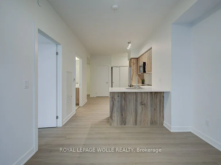 25 Wellington St S #2101 — Photo 14