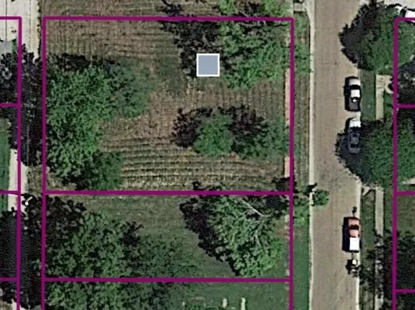 402 S 4th St, Iola, KS 66749