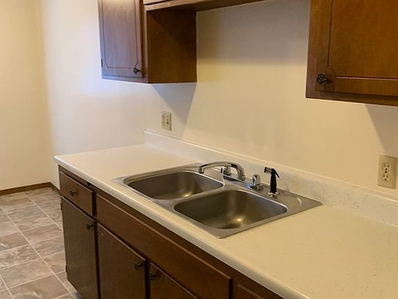 2nd image of 3312 Minnehaha Ave APT 8
