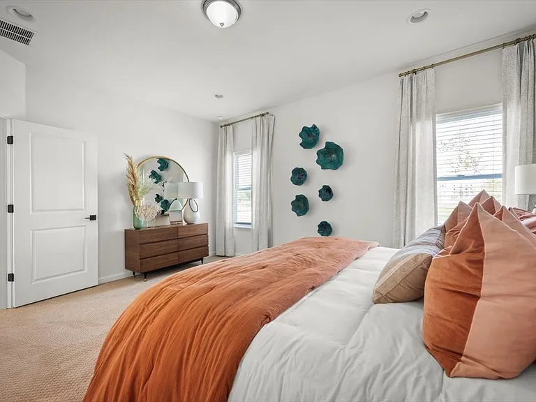 19 Goldcrest Way St — Photo 58