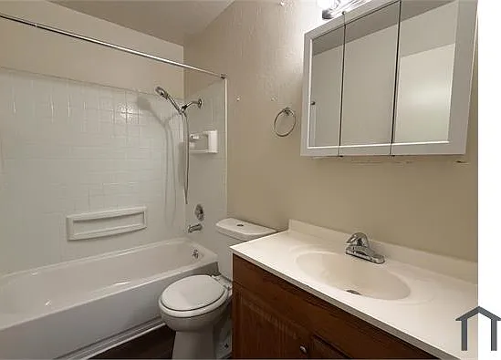 443 Fleming Ave E — Photo 9