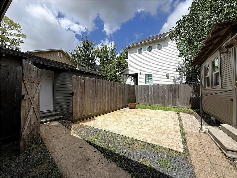 1011 Nadine St — Photo 22