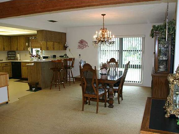 3rd image of 16 Oak Ave