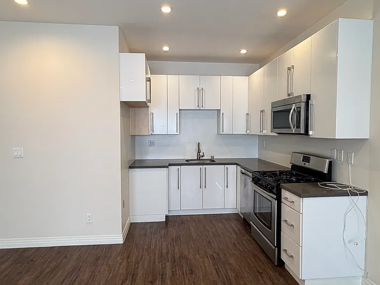 3192 W 7th St — Photo 12