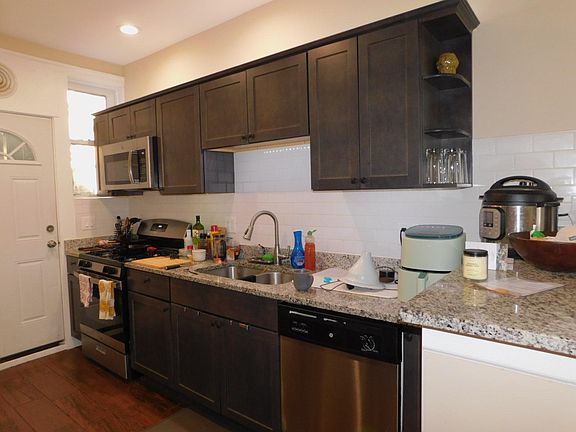 4th image of 1323 W Touhy Ave #16