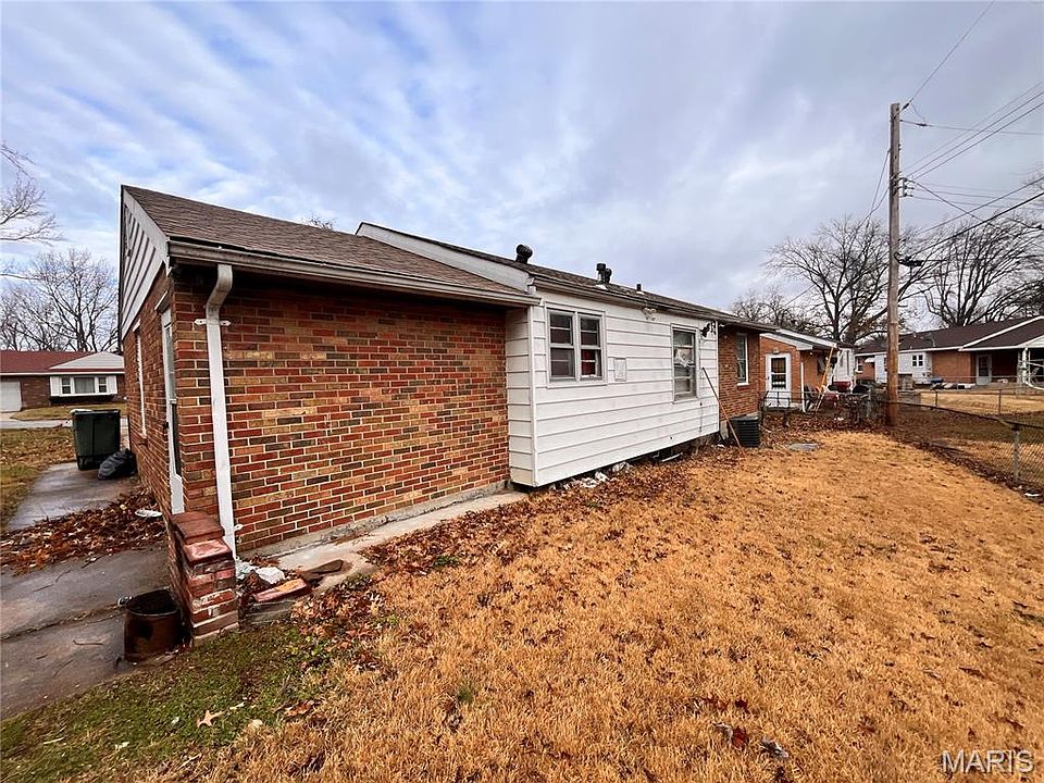 2nd image of 8926 Hillview Ave