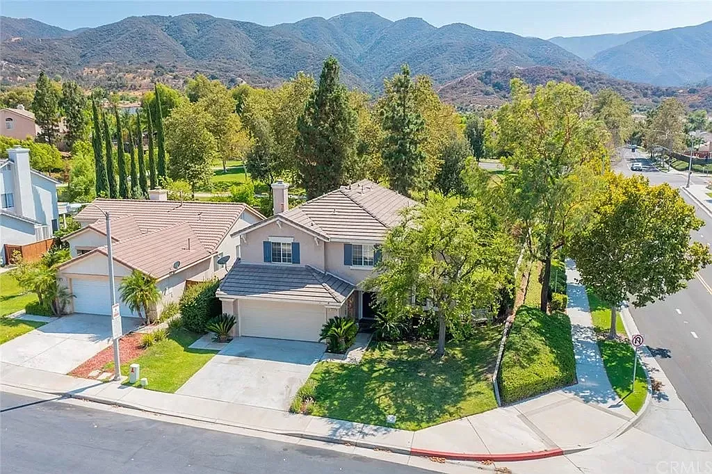 Saint James Dr, Corona — Photo 2