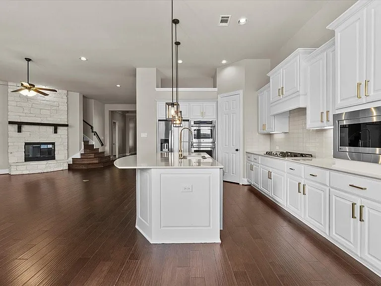 1117 Hancock Springs Ln — Photo 11