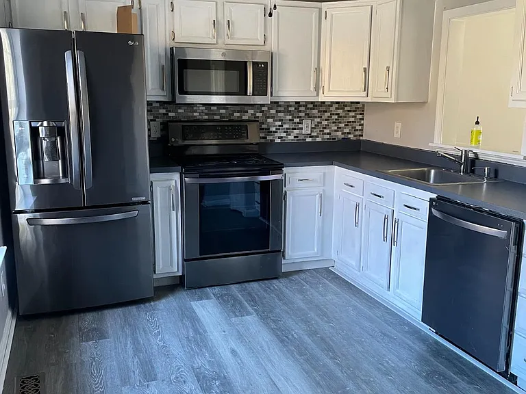 313 Stafford Mews Ln — Photo 2